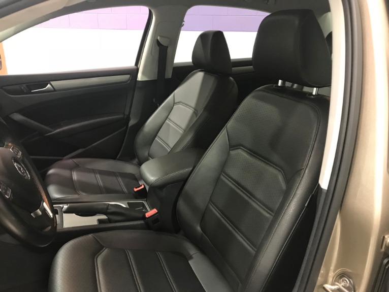 Used-2015-Volkswagen-Passat-TDI-SE-4dr-Sedan-6A-w/Sunroof