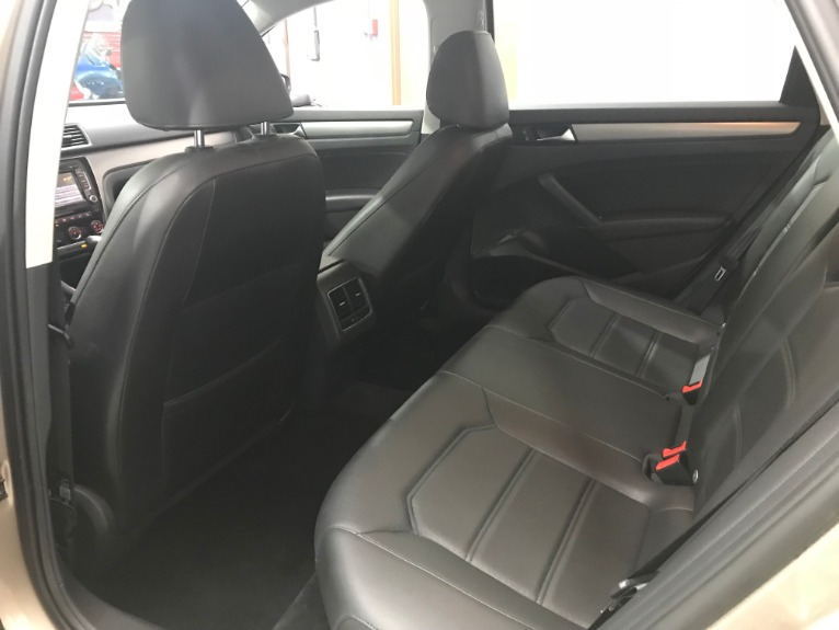 Used-2015-Volkswagen-Passat-TDI-SE-4dr-Sedan-6A-w/Sunroof