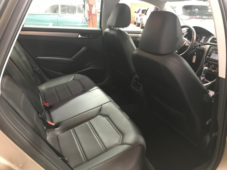 Used-2015-Volkswagen-Passat-TDI-SE-4dr-Sedan-6A-w/Sunroof