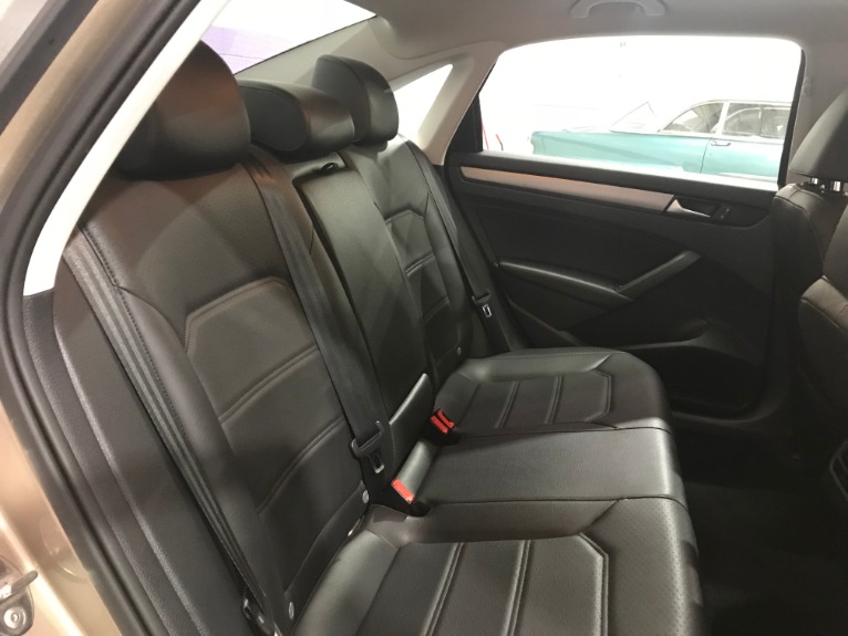 Used-2015-Volkswagen-Passat-TDI-SE-4dr-Sedan-6A-w/Sunroof