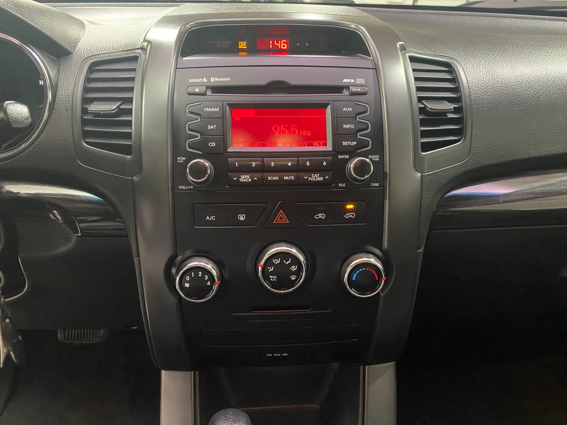 Used-2011-Kia-Sorento-FWD