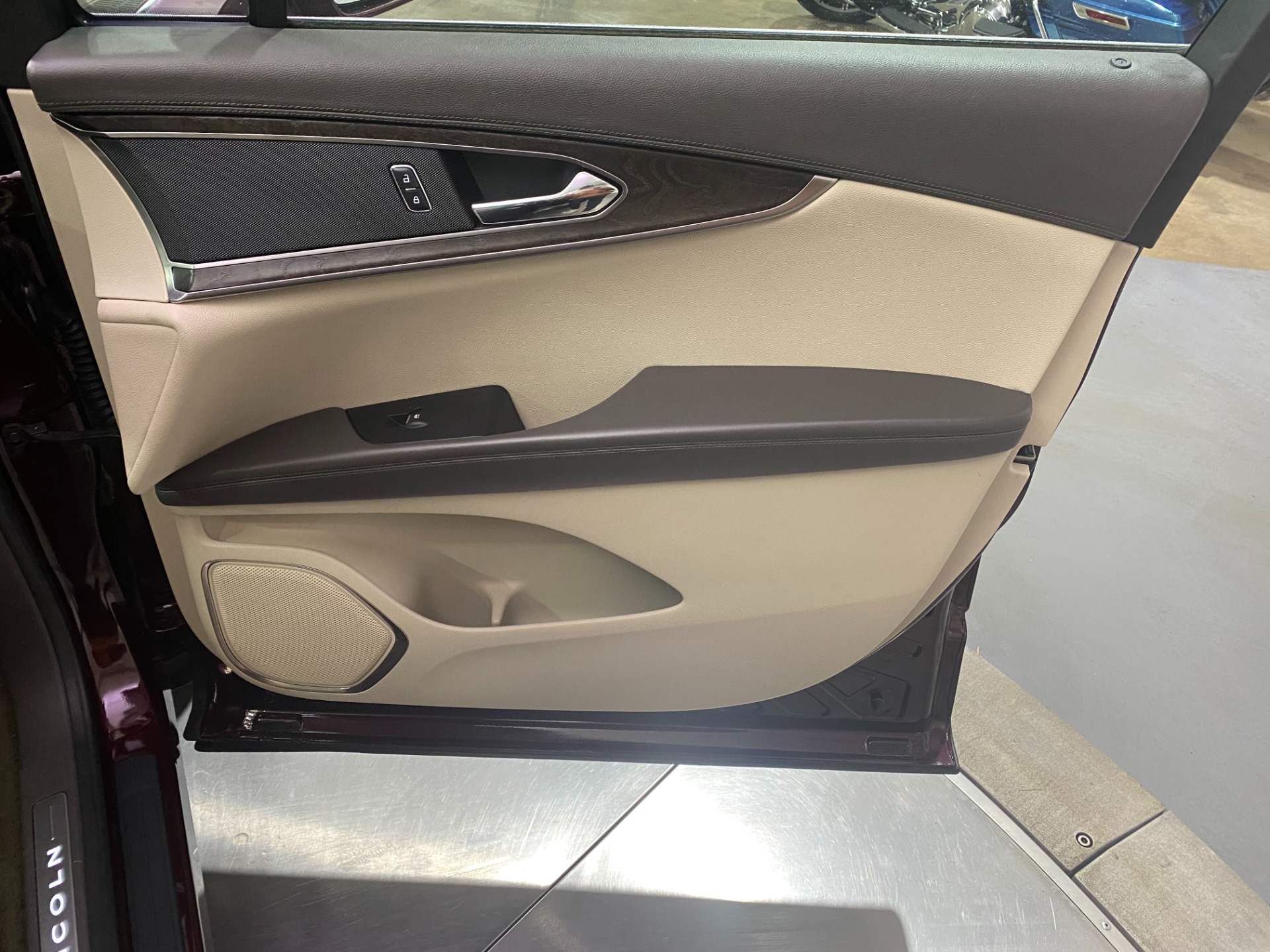 Used-2018-Lincoln-MKX-Reserve