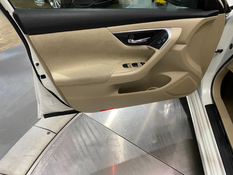 Used-2013-Nissan-Altima-25-FWD