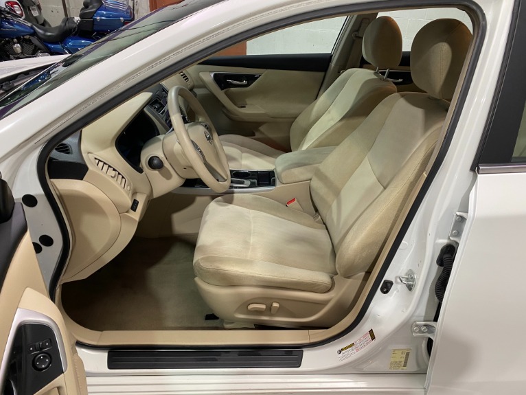 Used-2013-Nissan-Altima-25-FWD