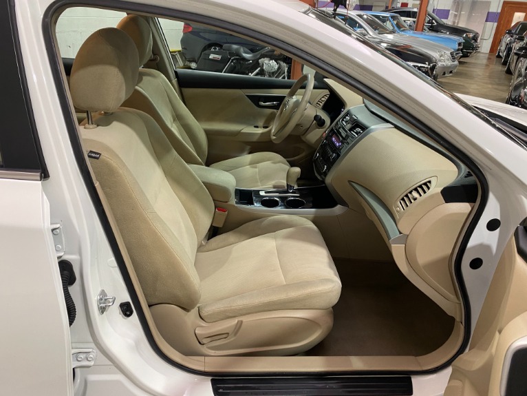 Used-2013-Nissan-Altima-25-FWD