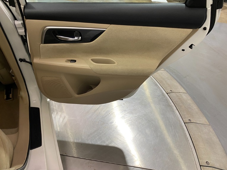 Used-2013-Nissan-Altima-25-FWD