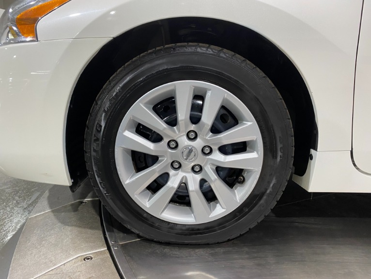 Used-2013-Nissan-Altima-25-FWD