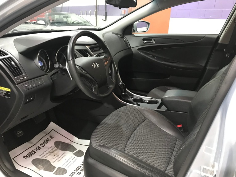 Used-2012-Hyundai-Sonata-SE