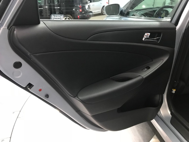 Used-2012-Hyundai-Sonata-SE