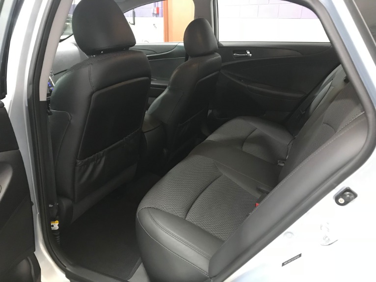 Used-2012-Hyundai-Sonata-SE