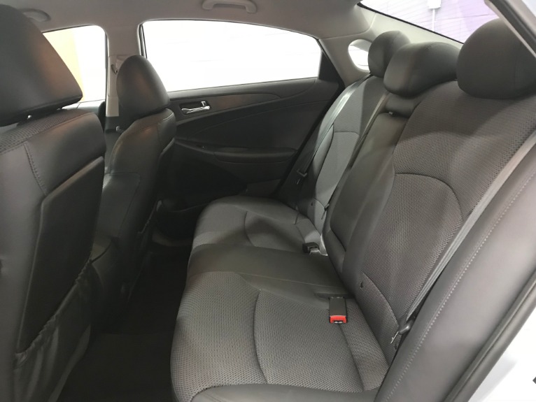 Used-2012-Hyundai-Sonata-SE