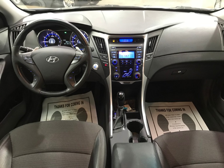 Used-2012-Hyundai-Sonata-SE