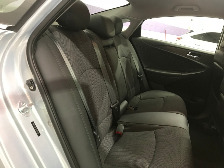 Used-2012-Hyundai-Sonata-SE