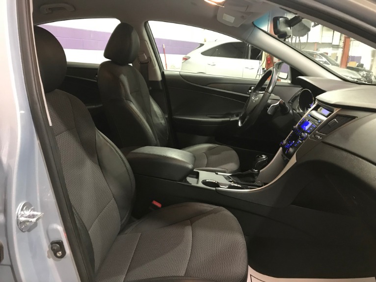Used-2012-Hyundai-Sonata-SE