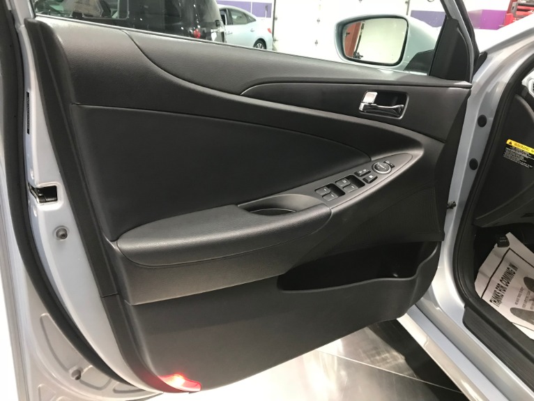 Used-2012-Hyundai-Sonata-SE