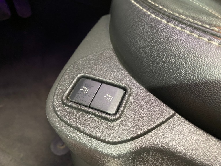 Used-2011-Ford-Taurus-Limited-FWD