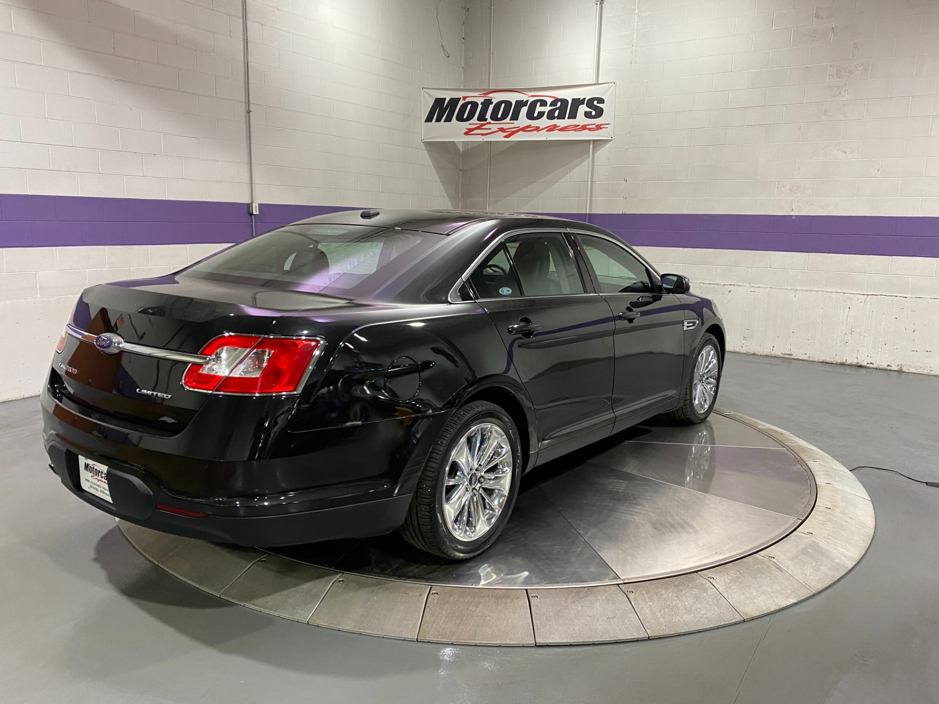 Used-2011-Ford-Taurus-Limited-FWD