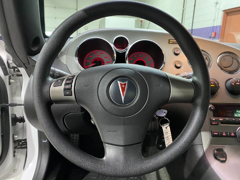 Used-2007-Pontiac-Solstice-Convertible-RWD