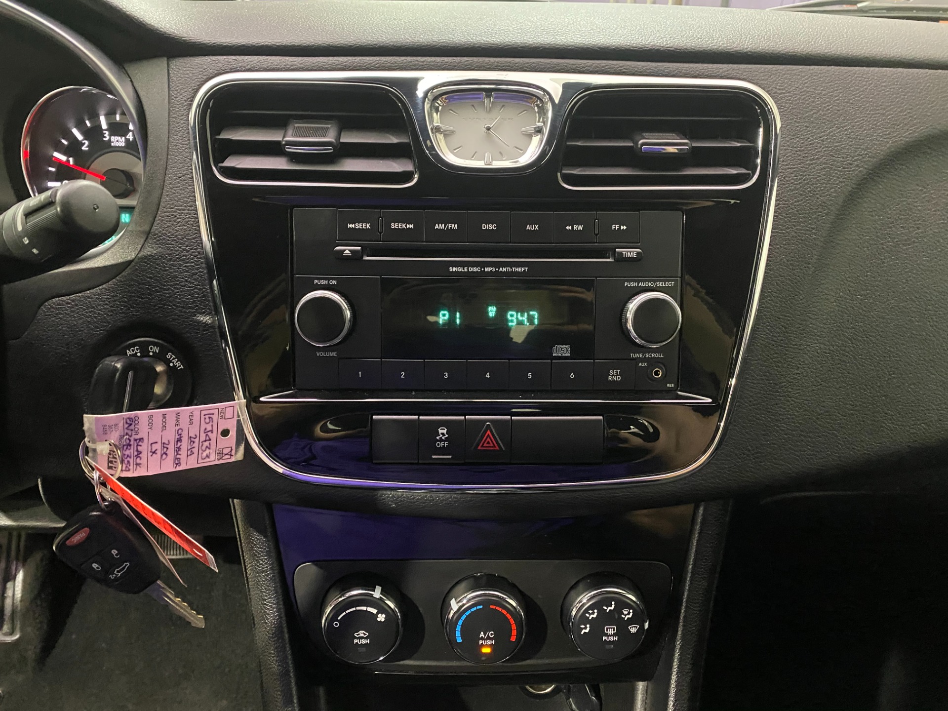 Used-2014-Chrysler-200-LX-FWD
