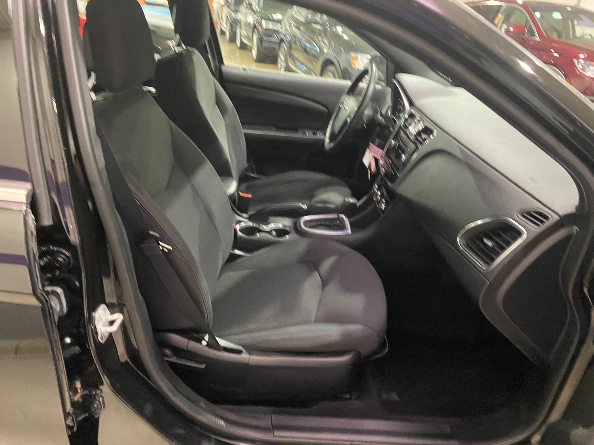 Used-2014-Chrysler-200-LX-FWD