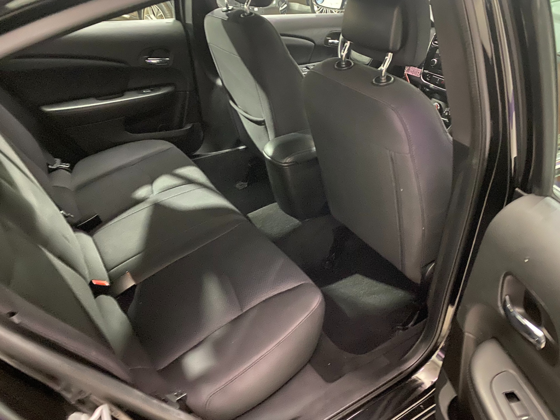 Used-2014-Chrysler-200-LX-FWD
