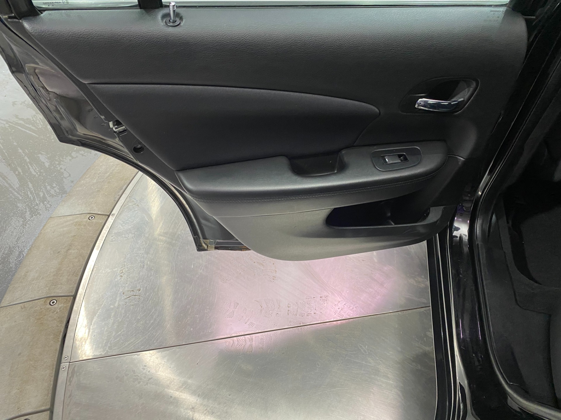 Used-2014-Chrysler-200-LX-FWD