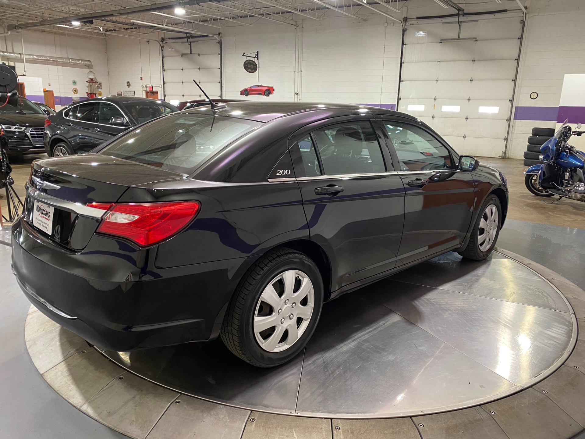 Used-2014-Chrysler-200-LX-FWD
