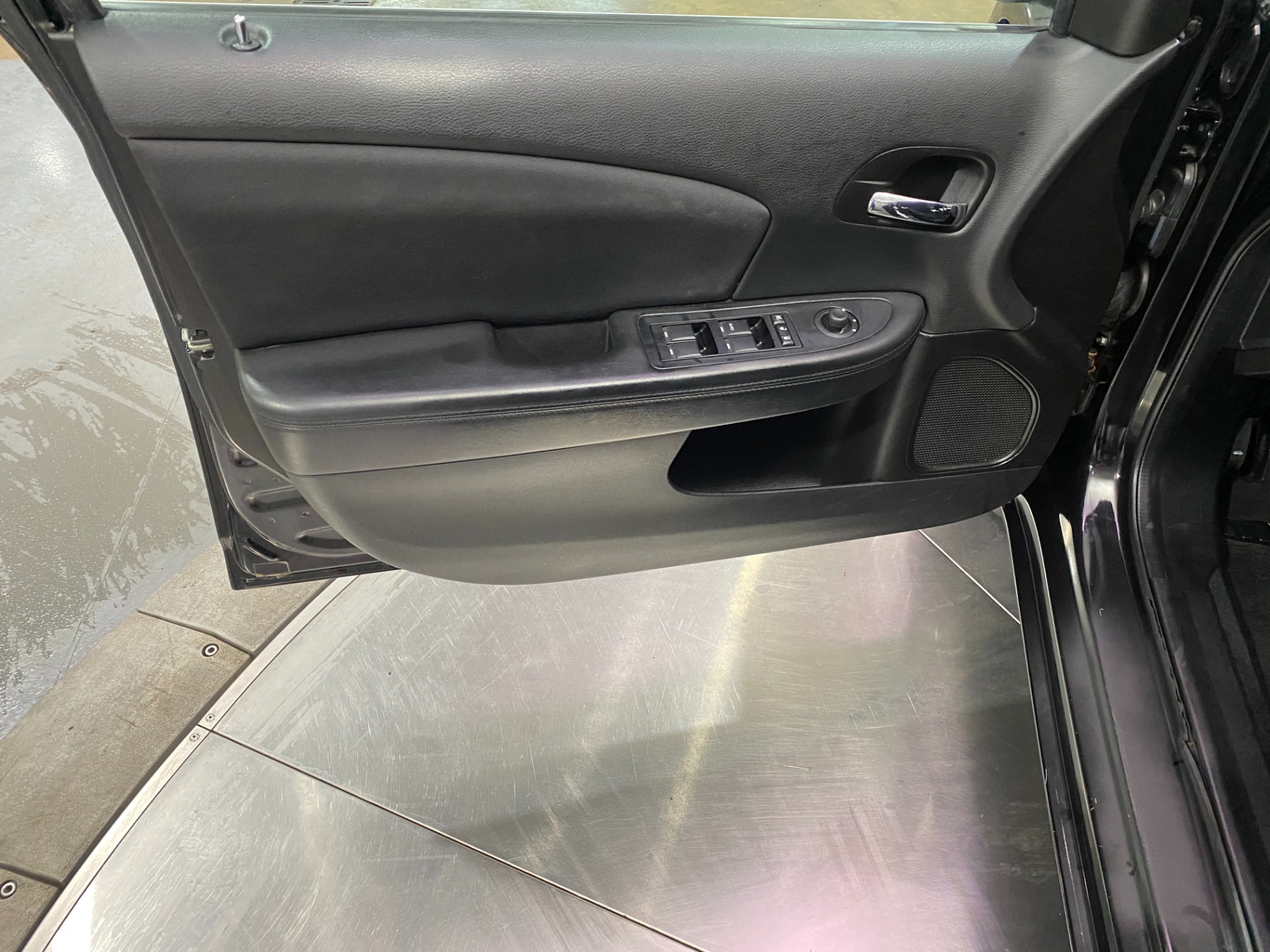 Used-2014-Chrysler-200-LX-FWD