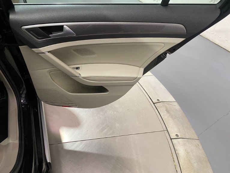 Used-2018-Volkswagen-Golf-Alltrack-TSI-SE-4Motion