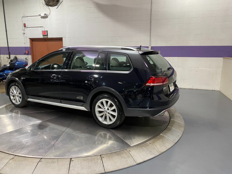 Used-2018-Volkswagen-Golf-Alltrack-TSI-SE-4Motion