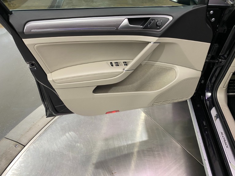 Used-2018-Volkswagen-Golf-Alltrack-TSI-SE-4Motion