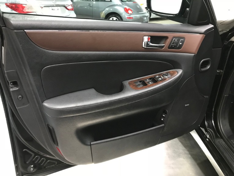 Used-2009-Hyundai-Genesis-38L-V6