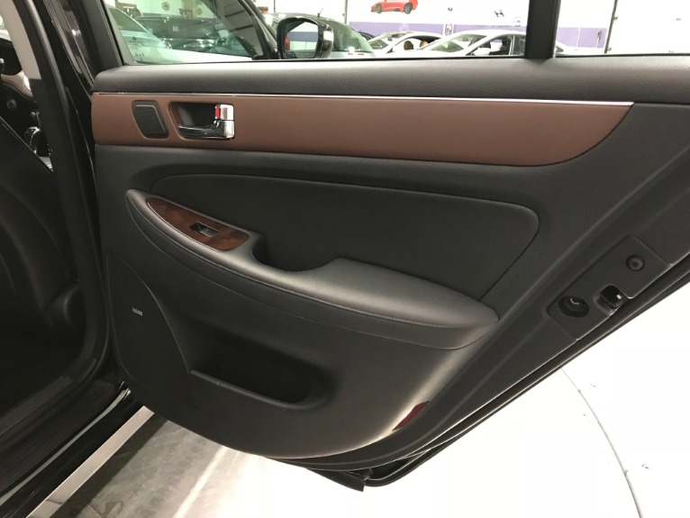 Used-2009-Hyundai-Genesis-38L-V6