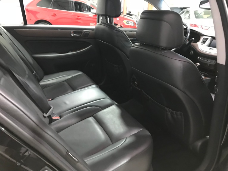 Used-2009-Hyundai-Genesis-38L-V6