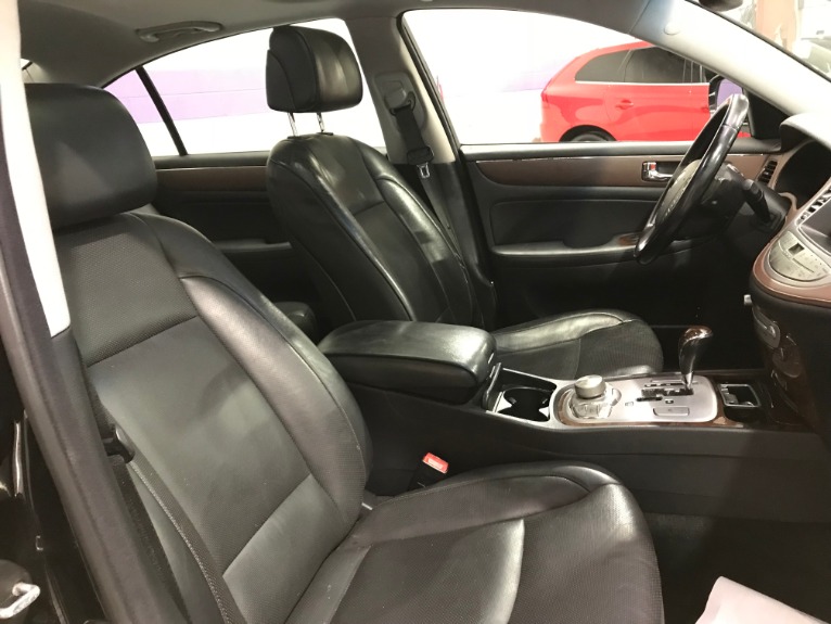 Used-2009-Hyundai-Genesis-38L-V6