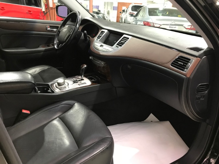 Used-2009-Hyundai-Genesis-38L-V6