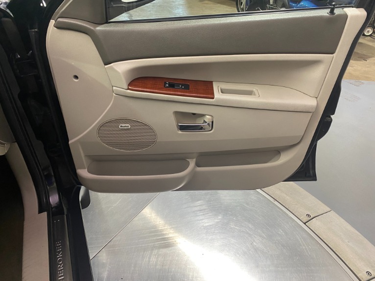 Used-2007-Jeep-Grand-Cherokee-Limited-4X4