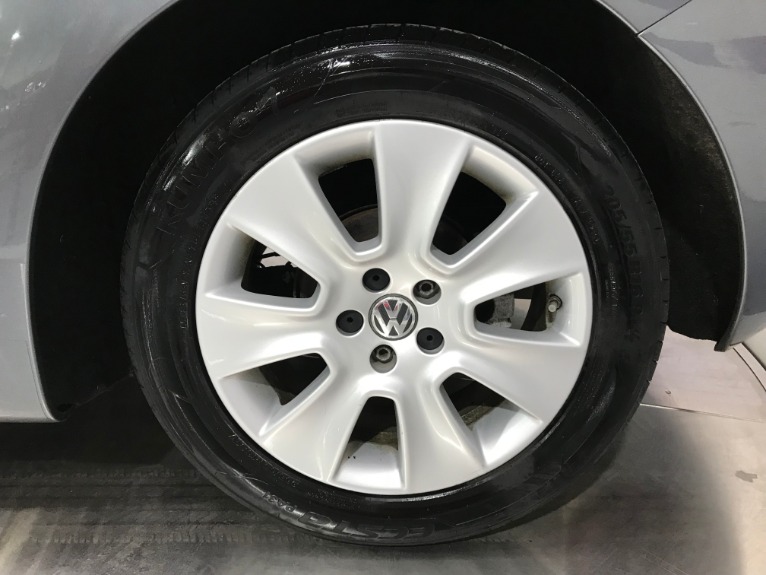 Used-2008-Volkswagen-New-Beetle-S