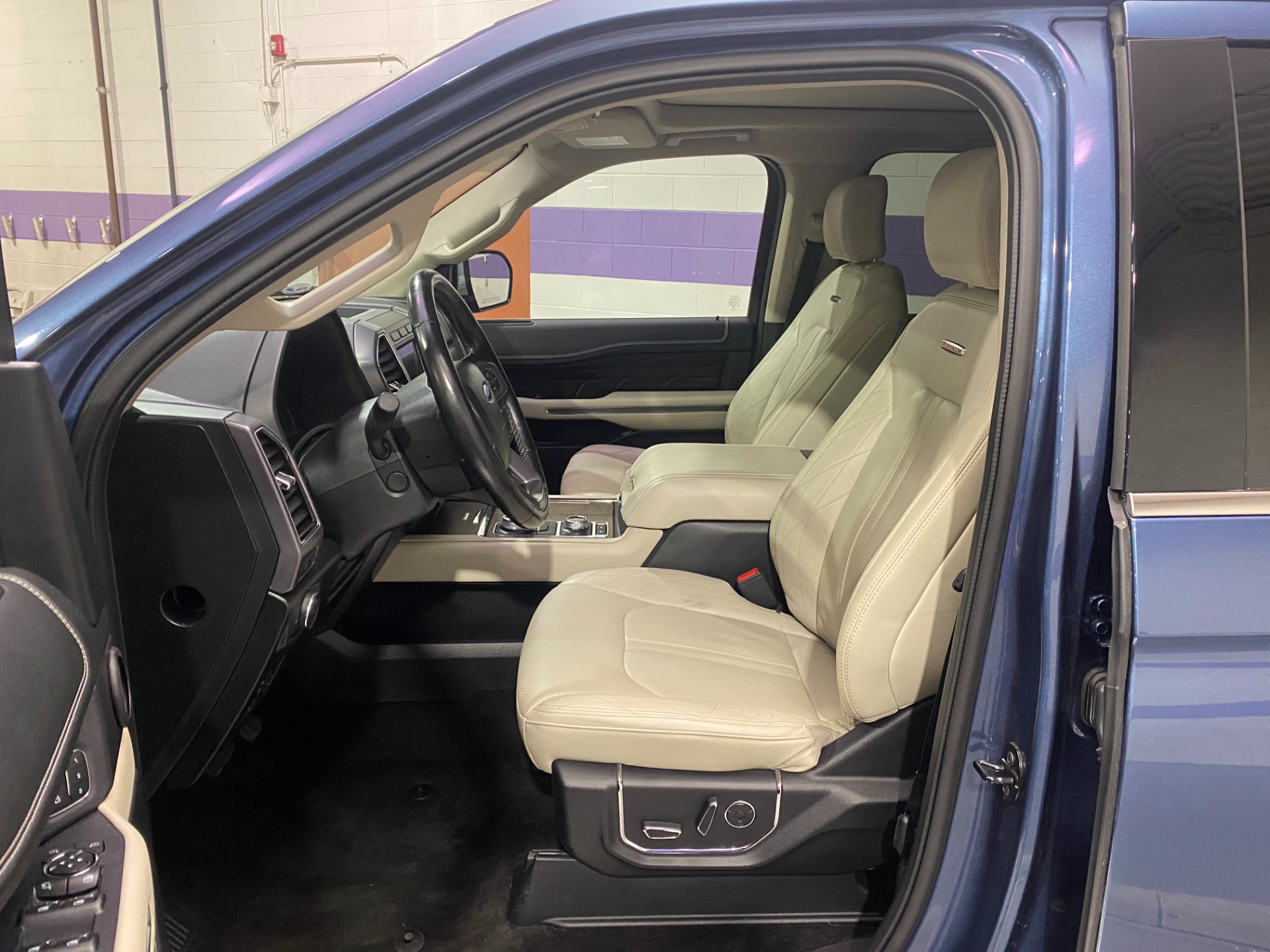 Used-2018-Ford-Expedition-Platinum-4X4
