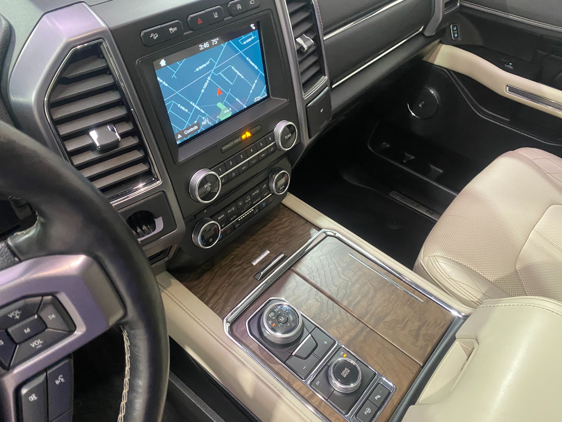Used-2018-Ford-Expedition-Platinum-4X4