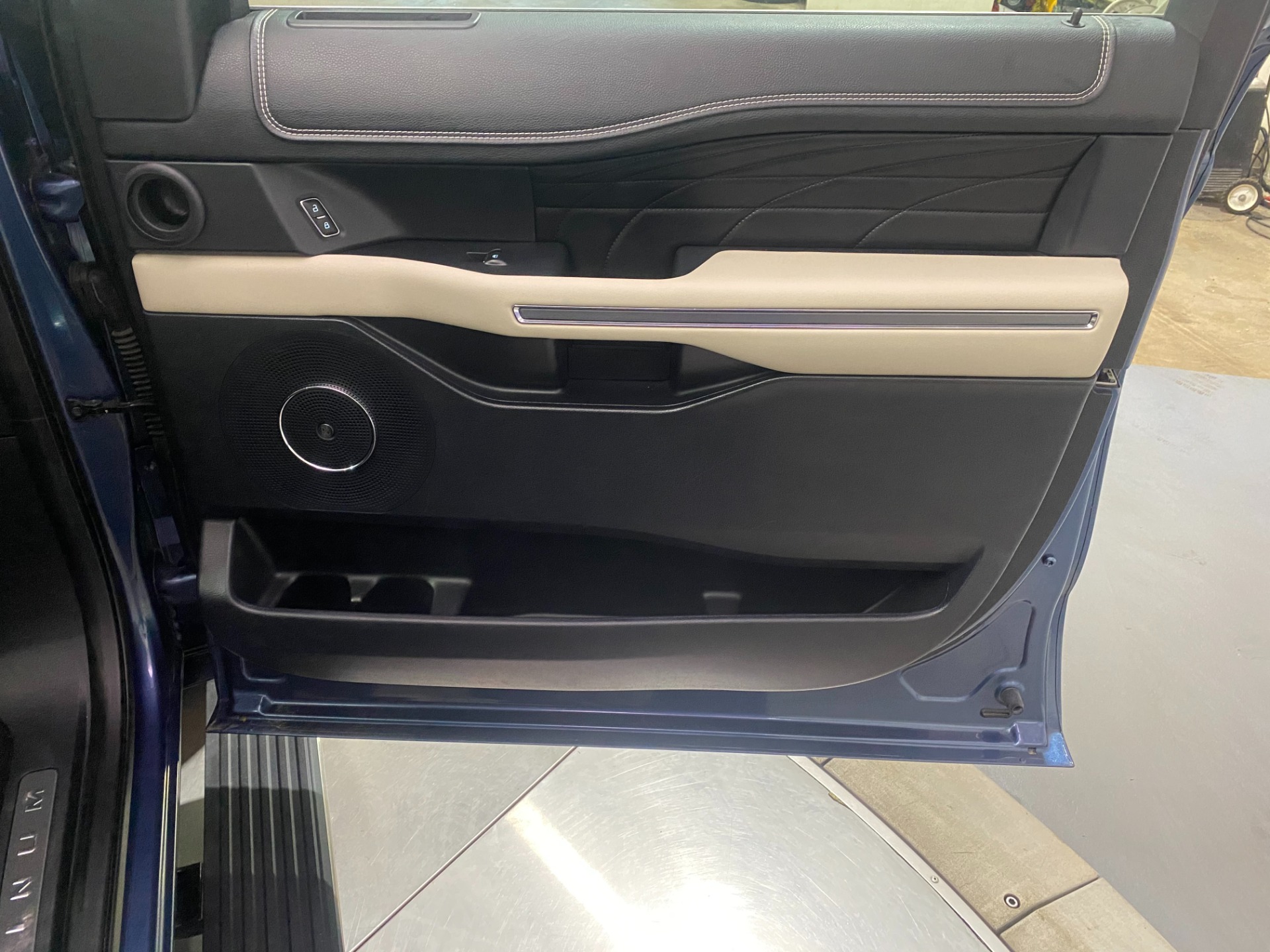 Used-2018-Ford-Expedition-Platinum-4X4