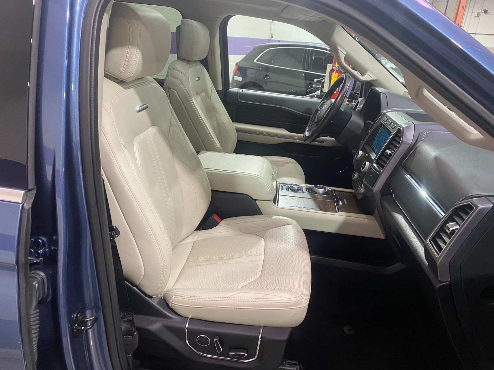 Used-2018-Ford-Expedition-Platinum-4X4
