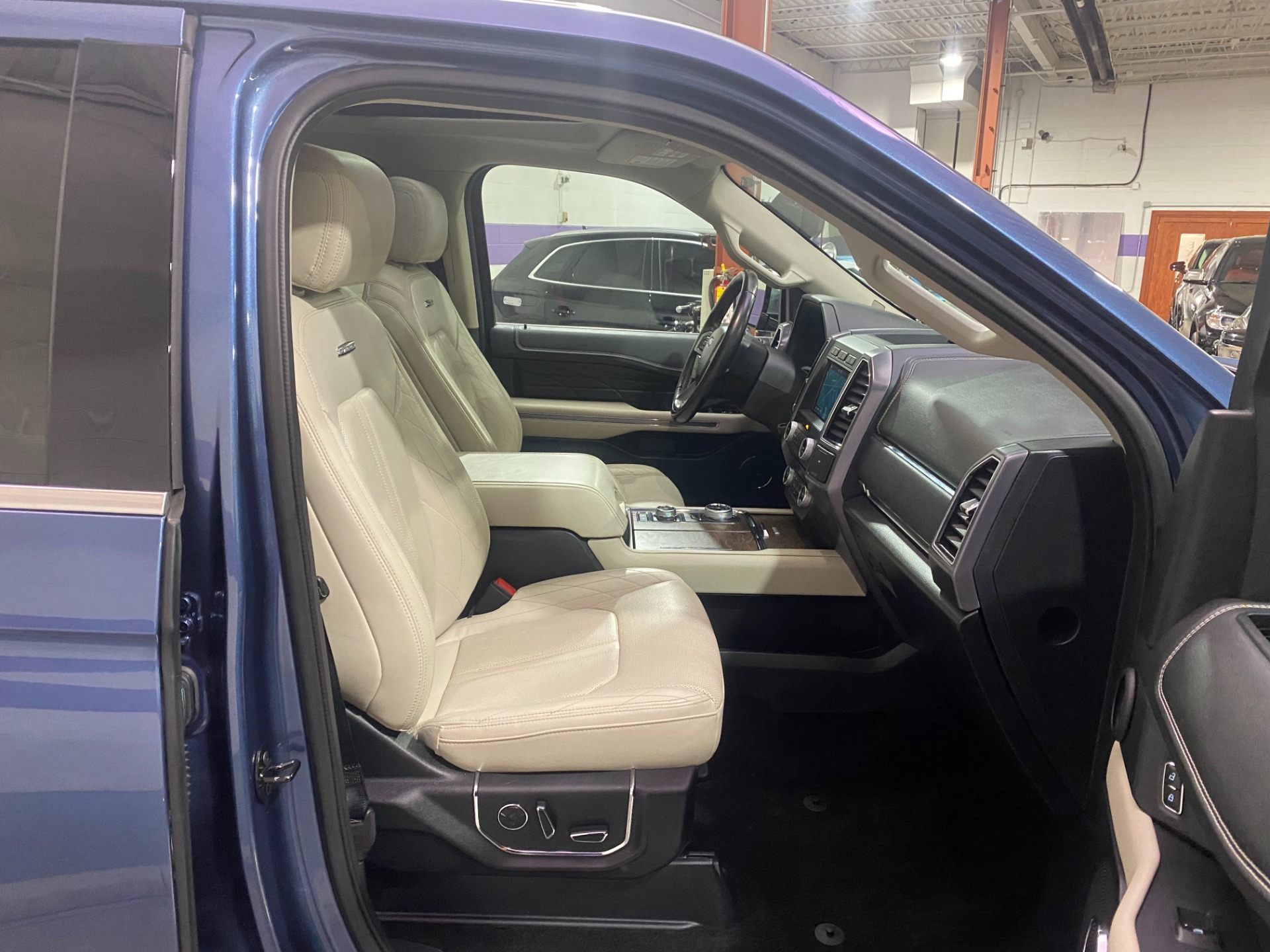 Used-2018-Ford-Expedition-Platinum-4X4