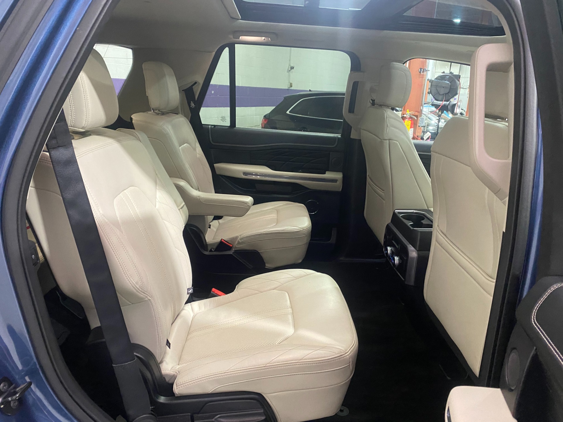Used-2018-Ford-Expedition-Platinum-4X4