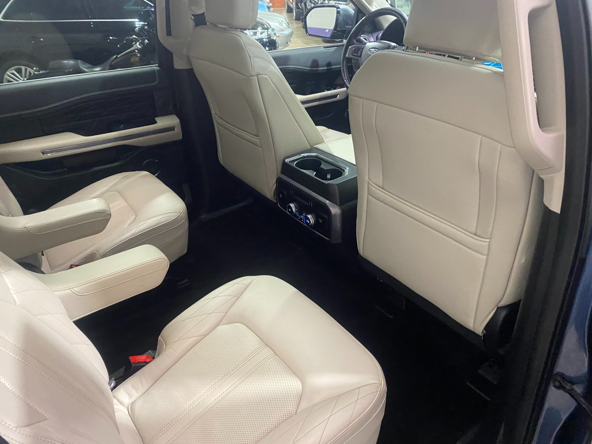 Used-2018-Ford-Expedition-Platinum-4X4