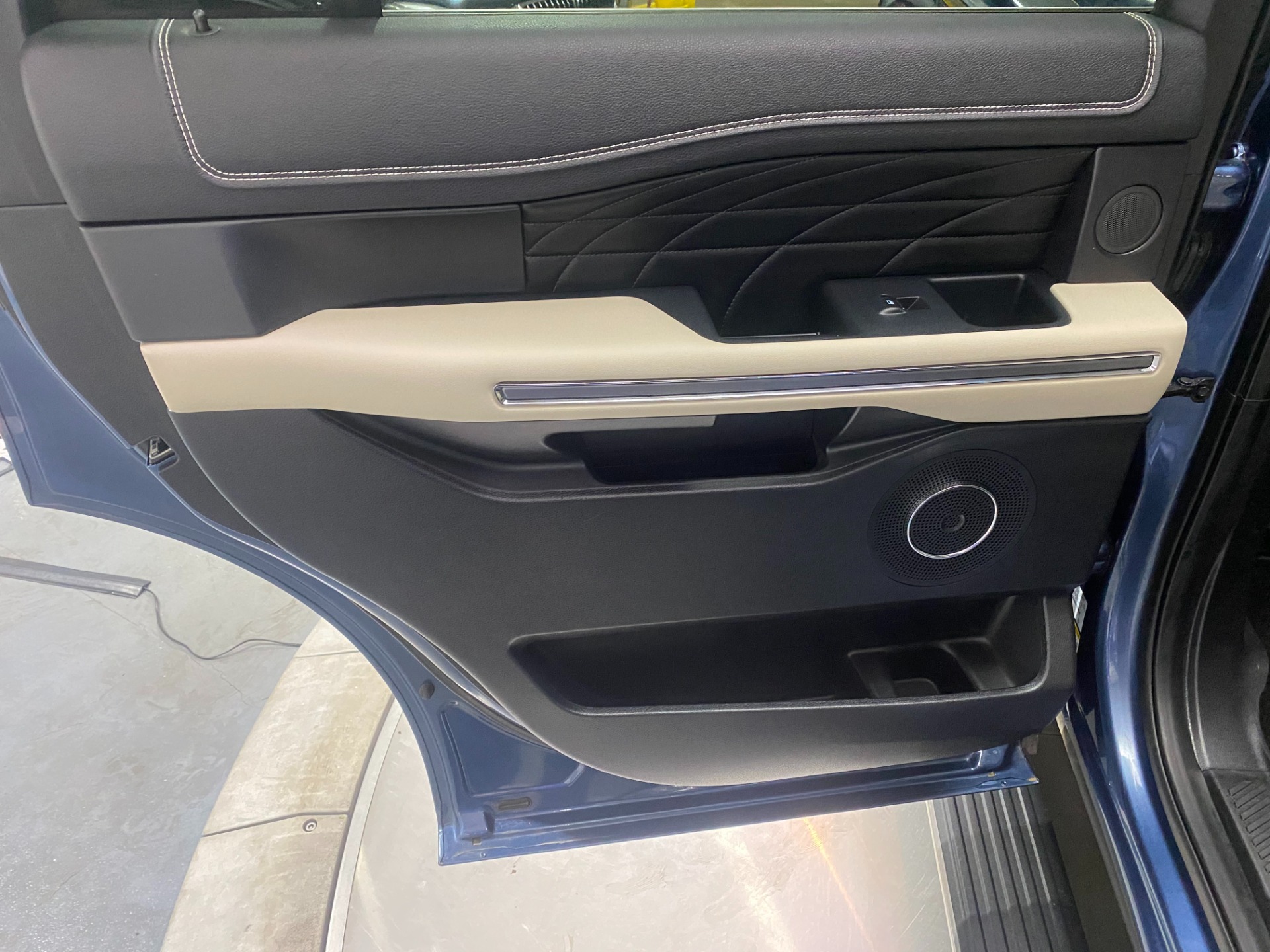Used-2018-Ford-Expedition-Platinum-4X4