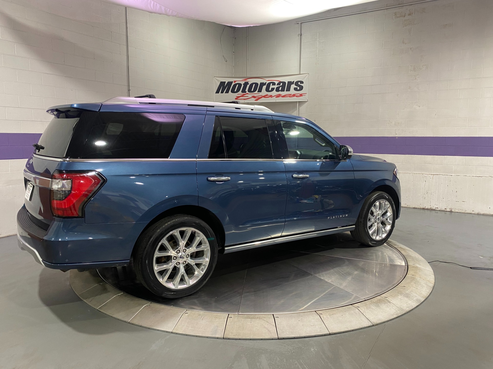 Used-2018-Ford-Expedition-Platinum-4X4