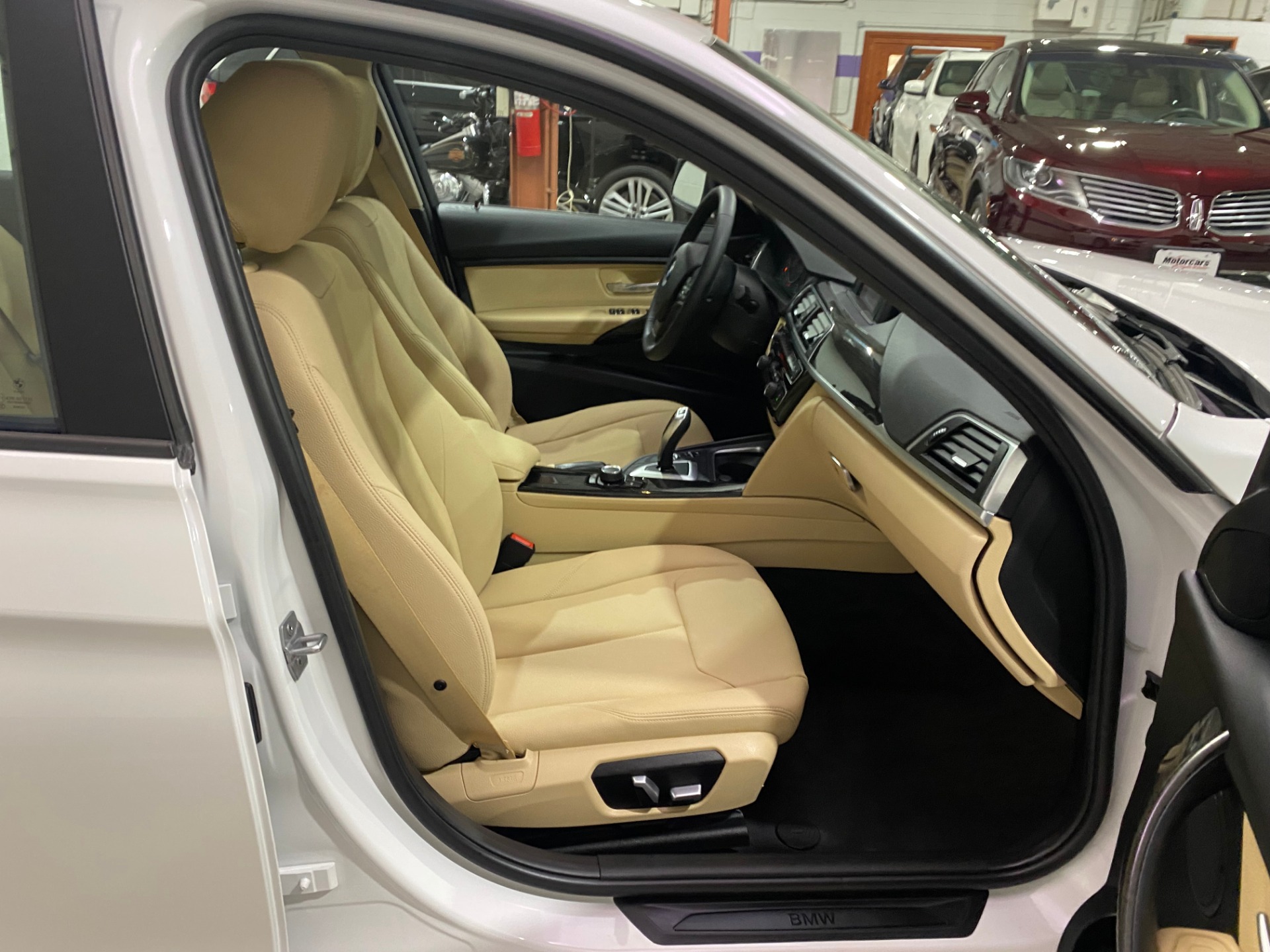 Used-2018-BMW-3-Series-320i-xDrive