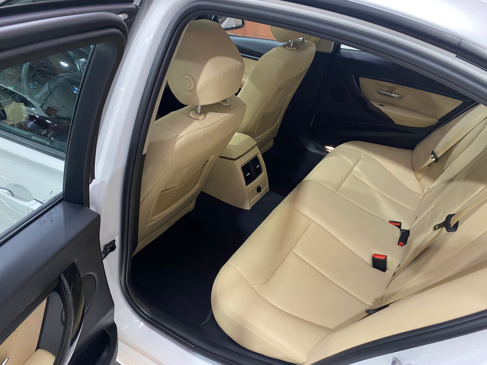 Used-2018-BMW-3-Series-320i-xDrive
