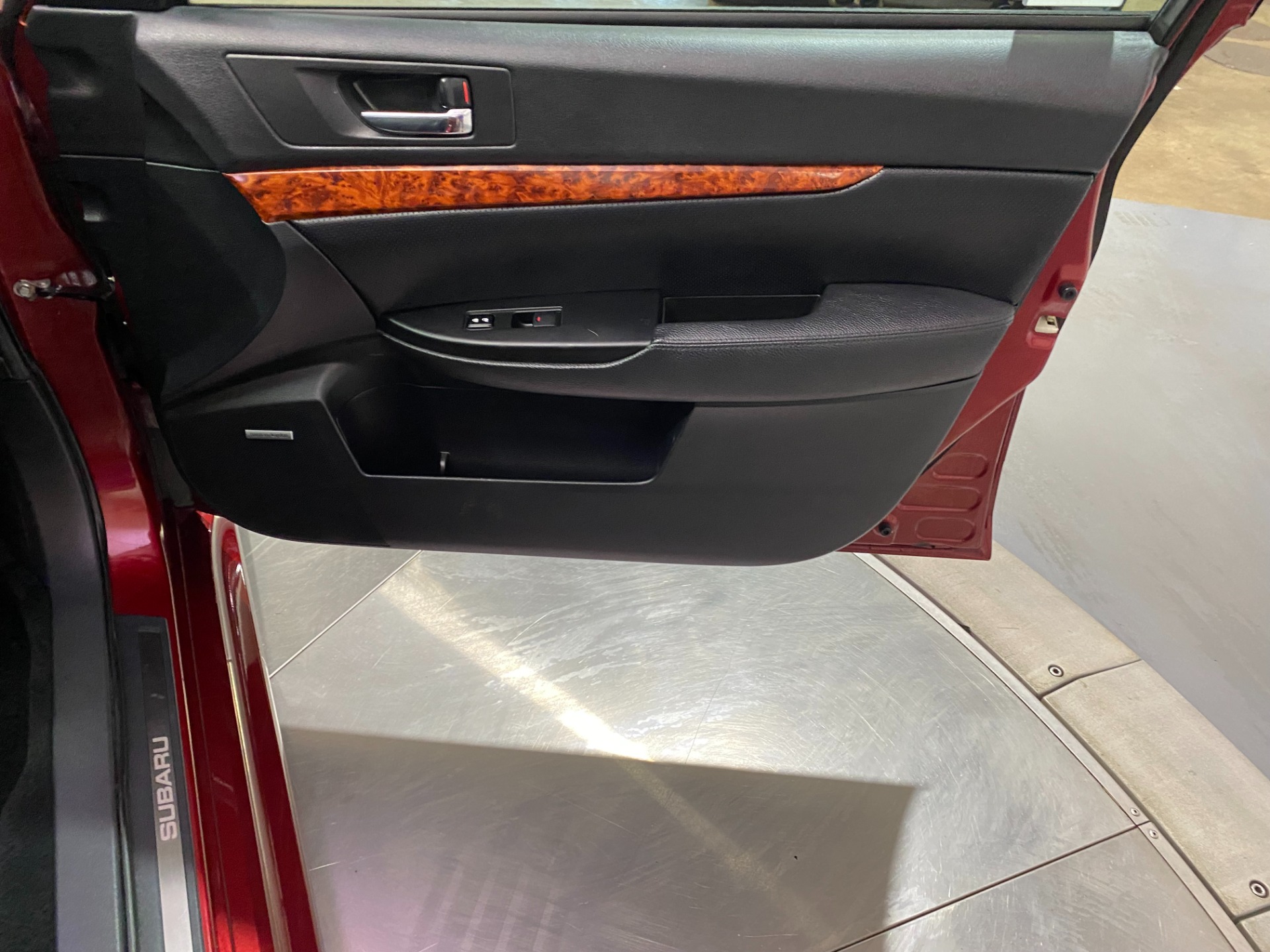 Used-2011-Subaru-Legacy-25i-Limited-AWD